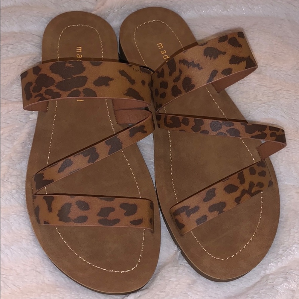 💕Madden Girl Sandals with 2 blender sponges💕